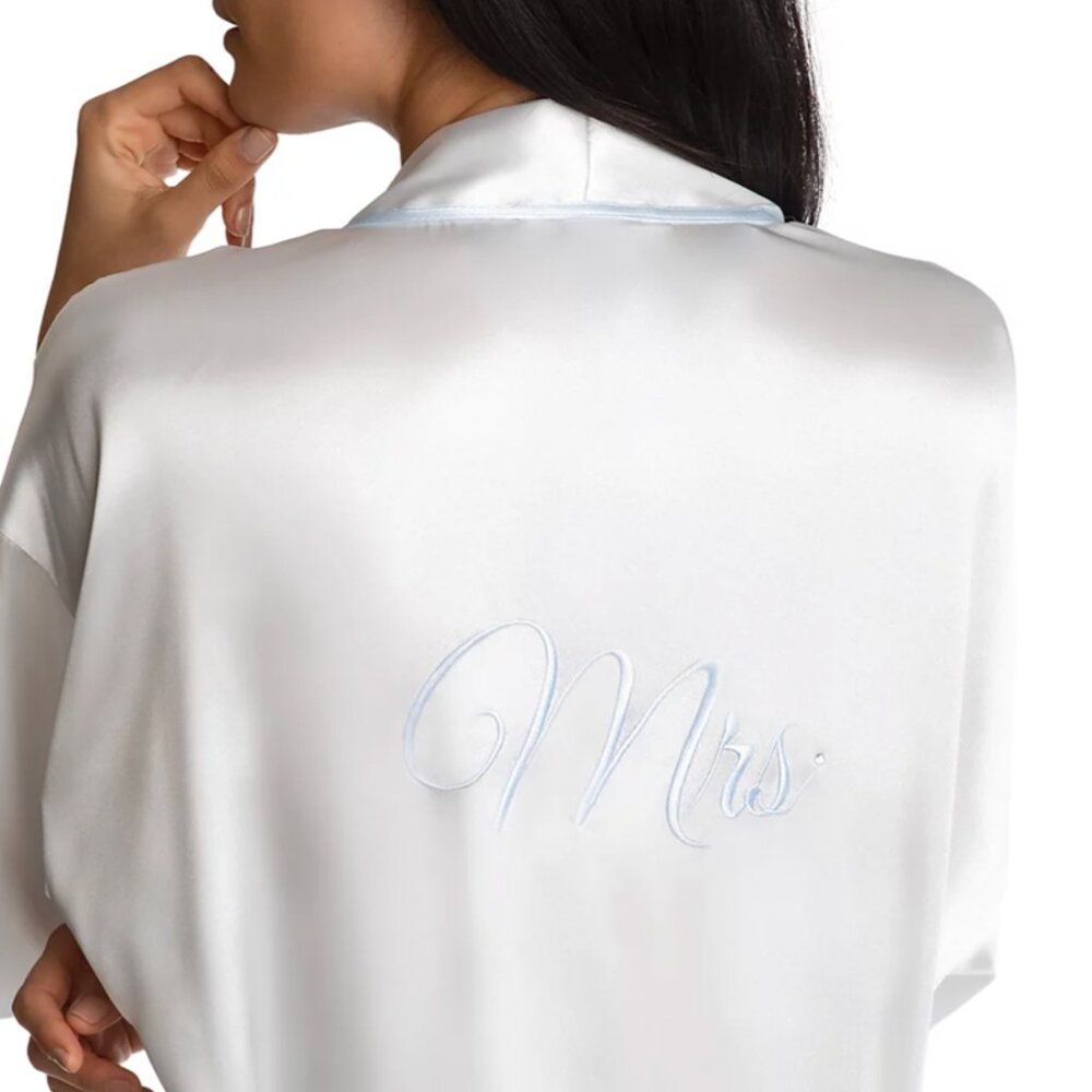 NWT  Bride Robe